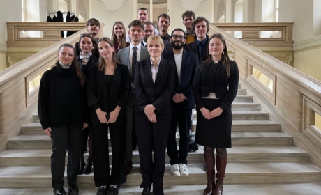 Studujte vedlejší specializaci Ekonomická diplomacie