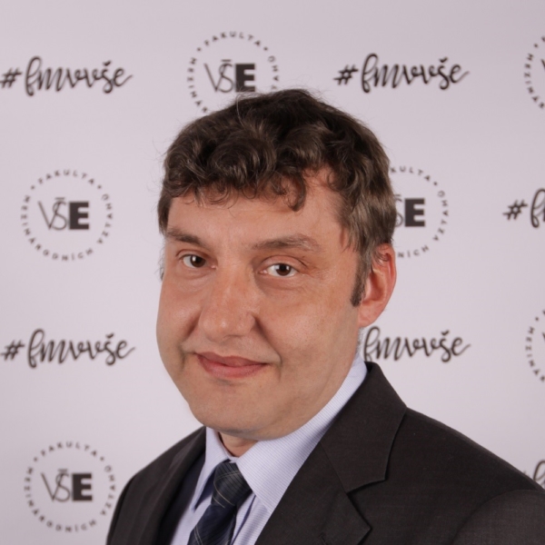 Zbyněk Dubský: Vnější dimenze energetické bezpečnosti Evropské unie v oblasti zemního plynu – přístup k diverzifikaci dodavatelů